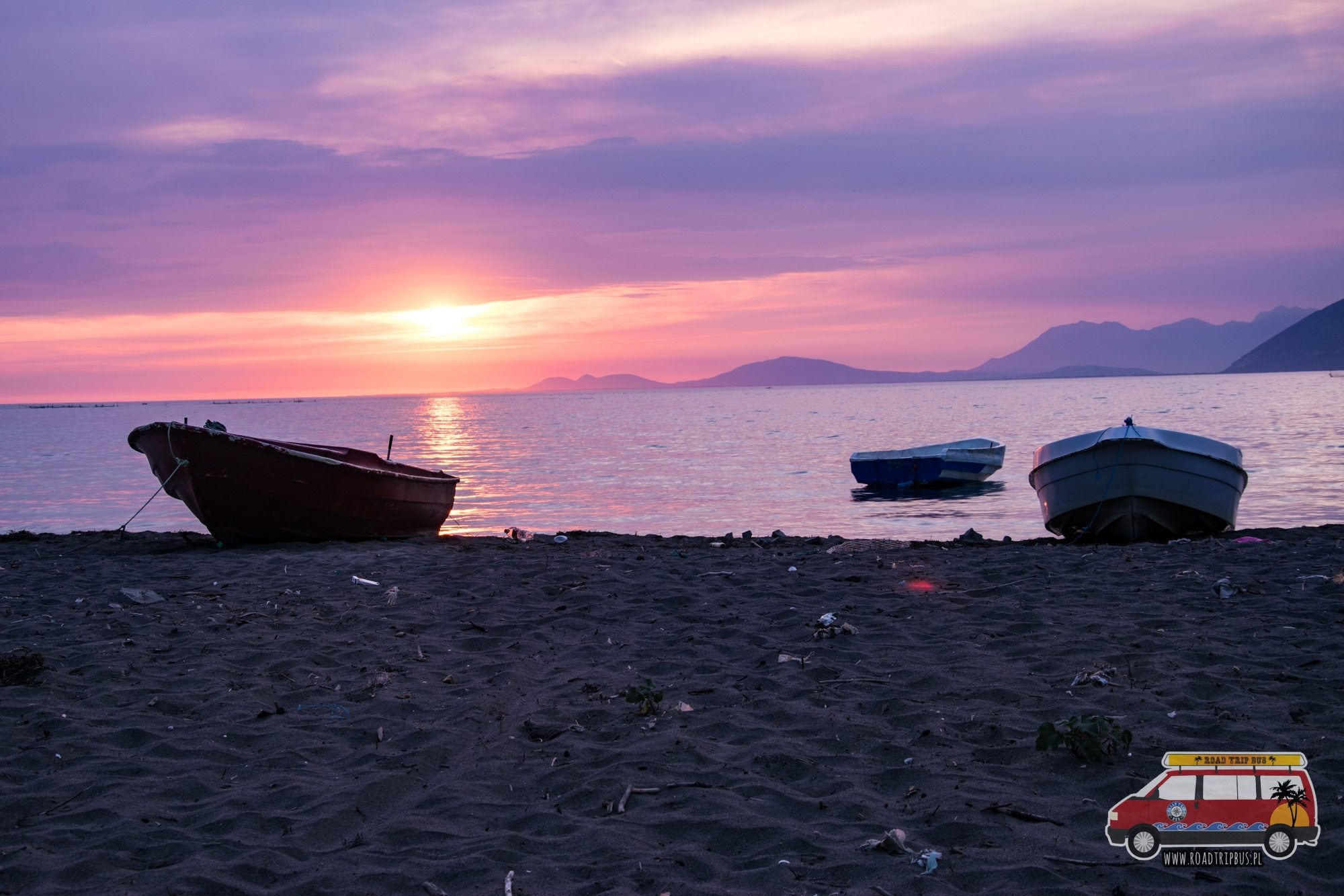 dzika plaża albania nocleg