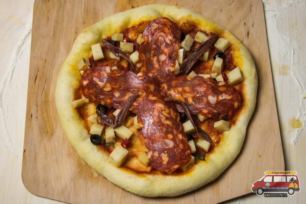 Pizza Diavolo Przepis Na Piekielnie Ostra Pizze Z Chilli I Anchois