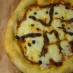 pizza kapary i anchois przepis