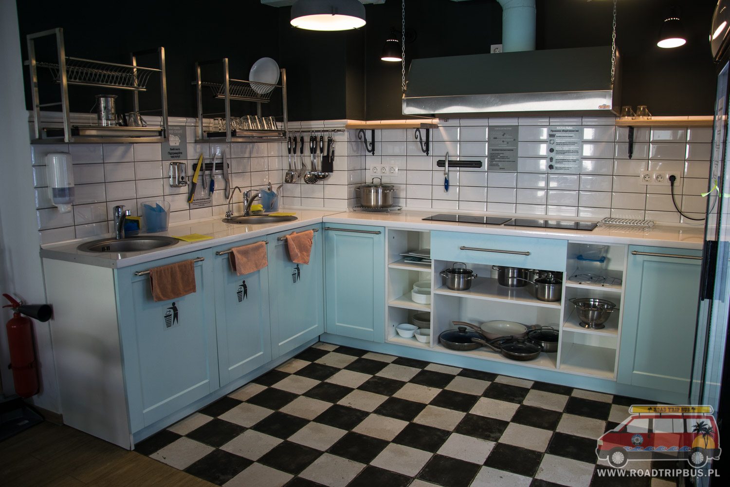 kuchnia w hostelu
