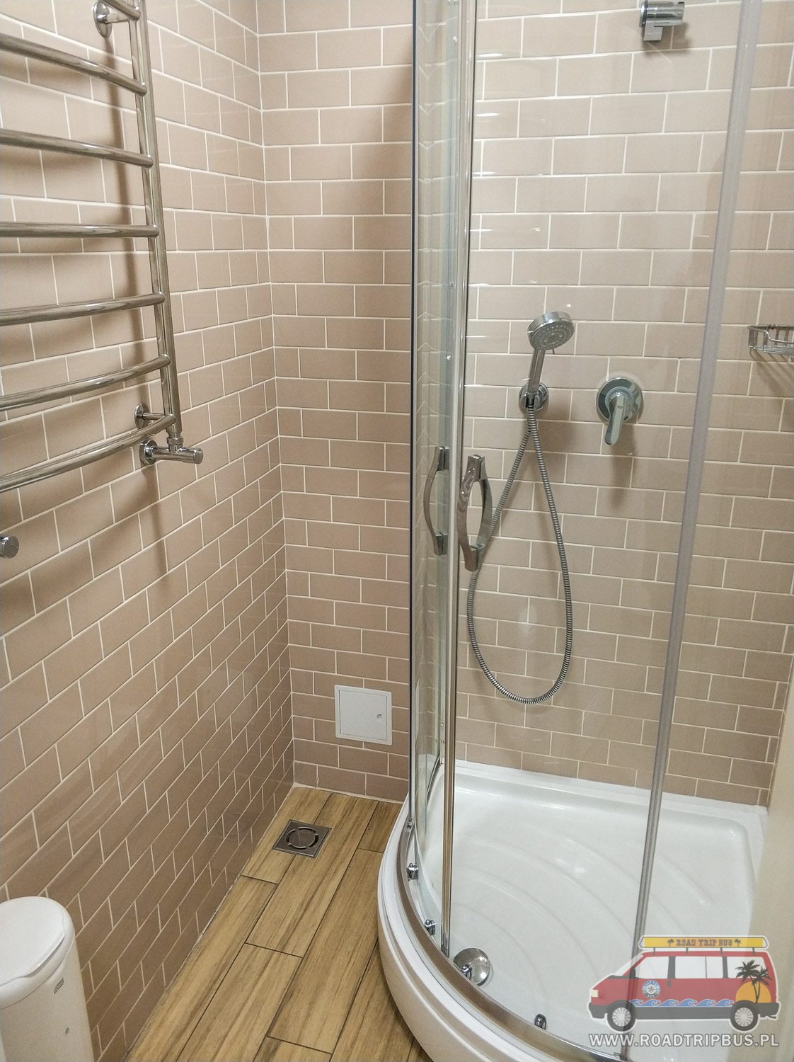 prysznic we wspólnej łazience