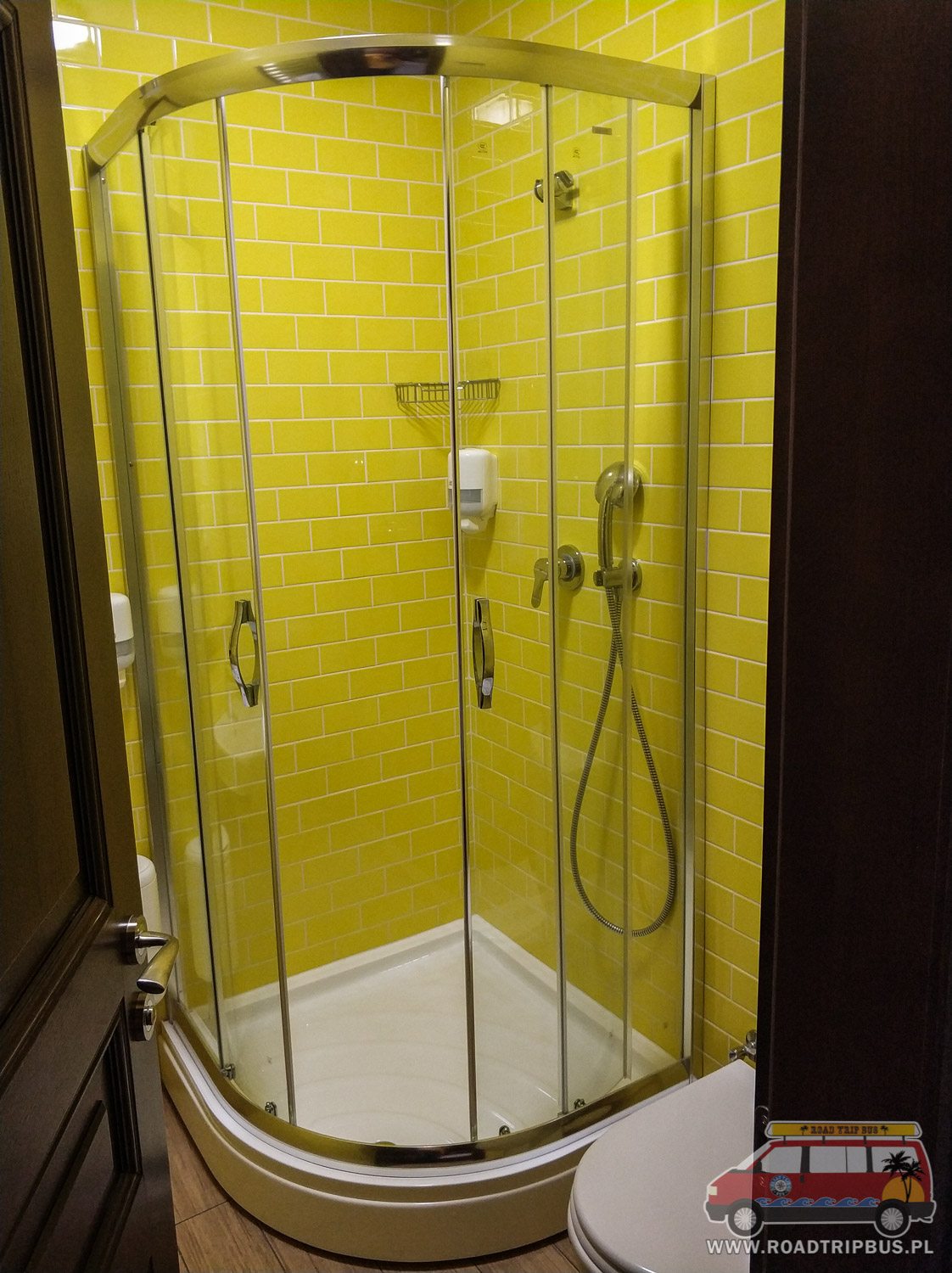 prysznic w prywatnej łazience