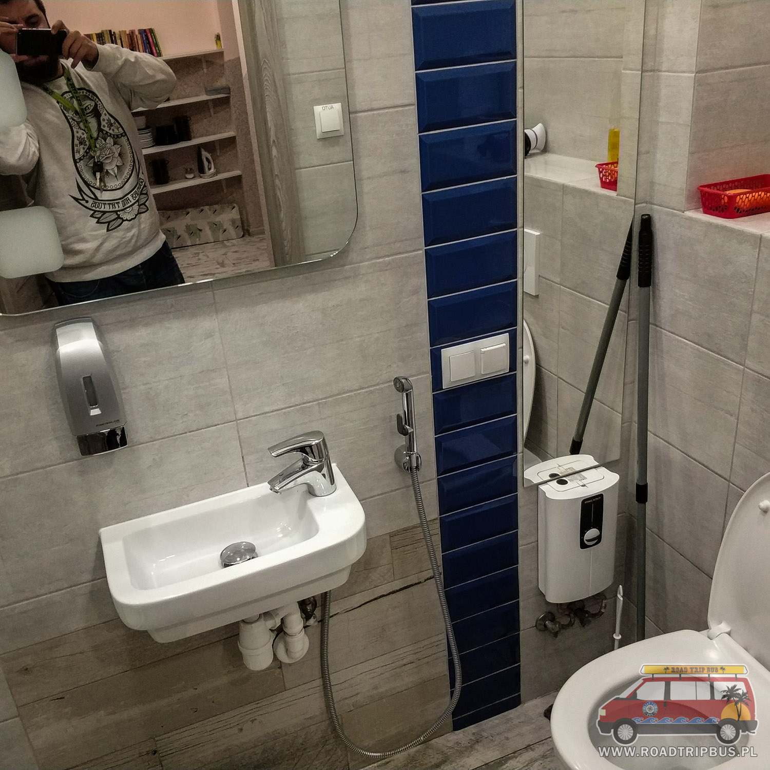 łazienka w hostelu