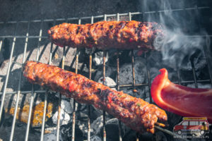 adana kebab na grillu