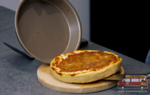 upieczona chicago deep dish pizza