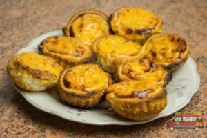 pasteis de nata po wyciągnięciu z foremek