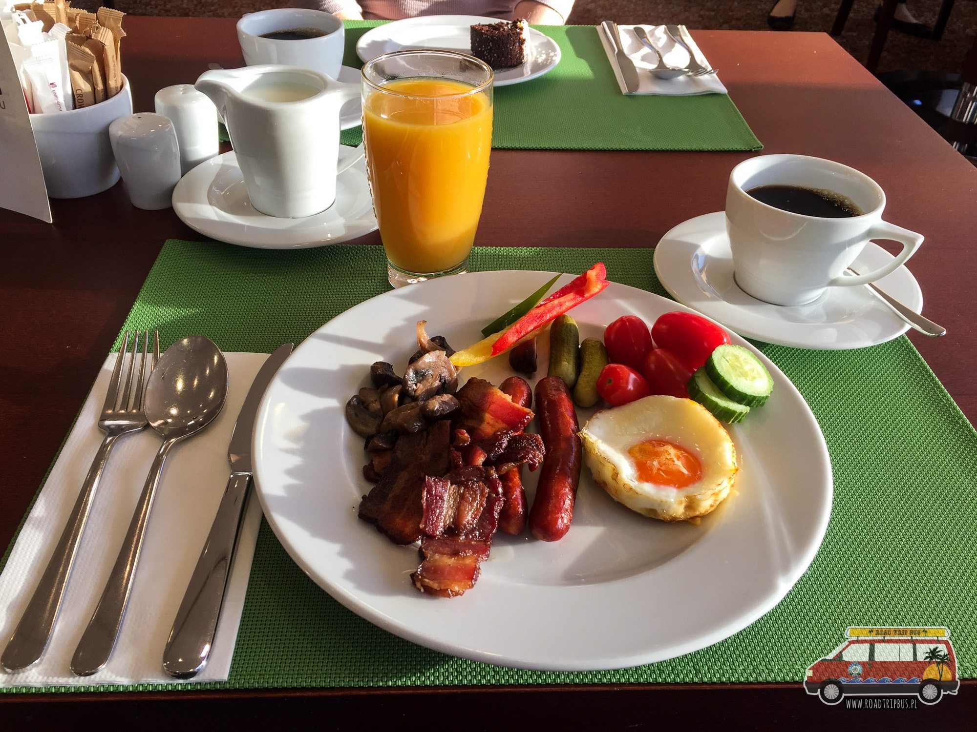 śniadanie crowne plaza