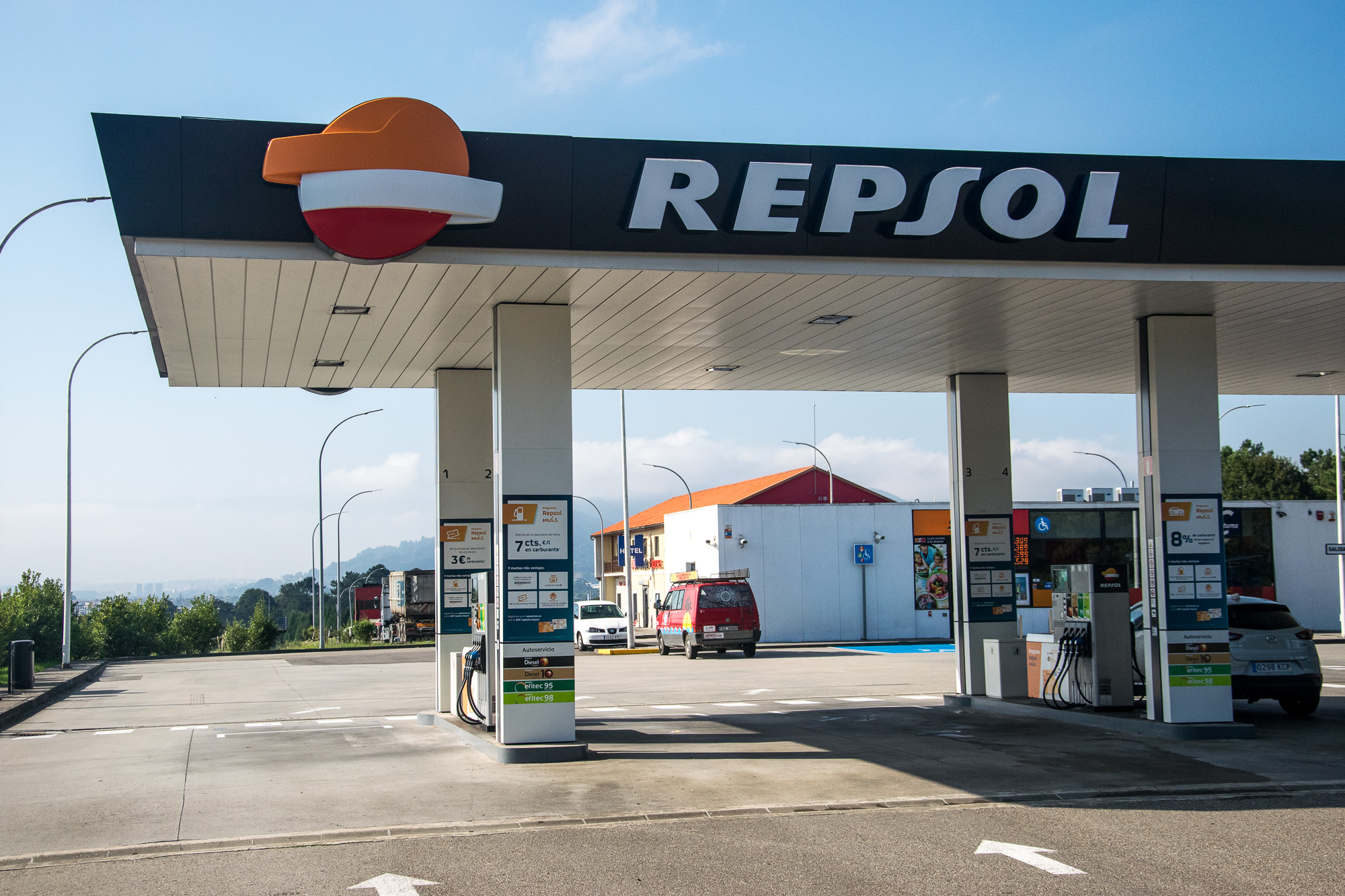 stacja benzynowa repsol w hiszpanii