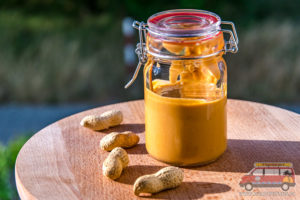 masło orzechowe w słoiku