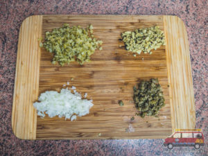 pokrojone składniki na sos