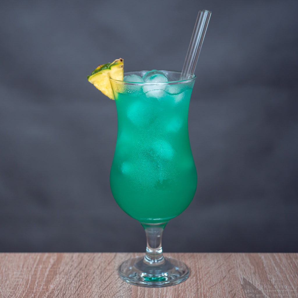 Blue Hawaii - prosty drink z blue curacao krok po kroku