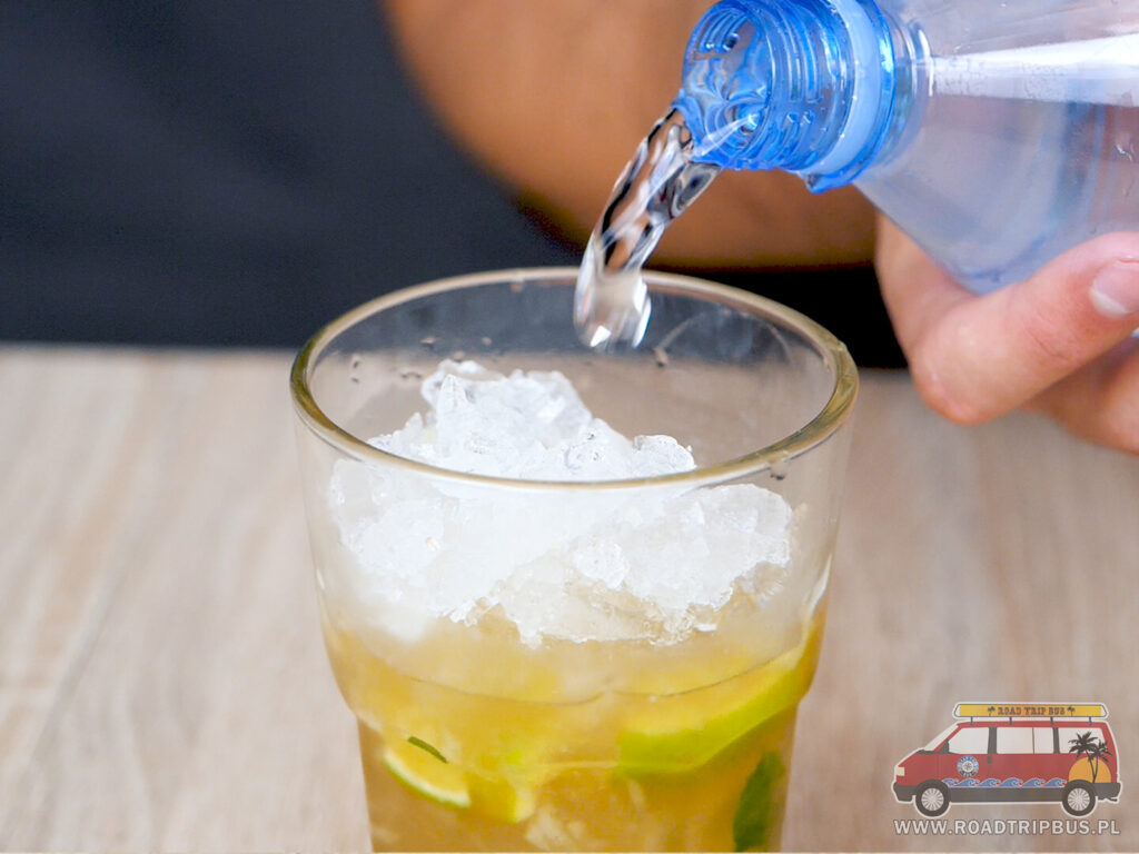 dopełnianie mojito wodą