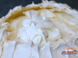 wykładanie kremu na pavlovą