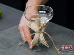 zawiązany kubraczek