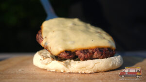 proziakoburger w trakcie składania