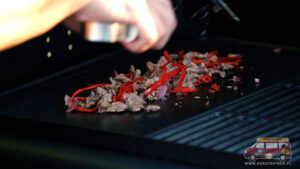 cheesesteak na grillu