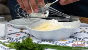 mieszanie sera ze skrobią